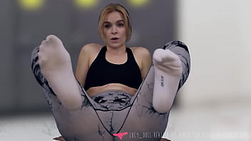 Vends-Ta-Culotte - Beauté Française Autoritaire Te Fait Bouffer Ses Chaussettes Sales - Lucy Doll free video